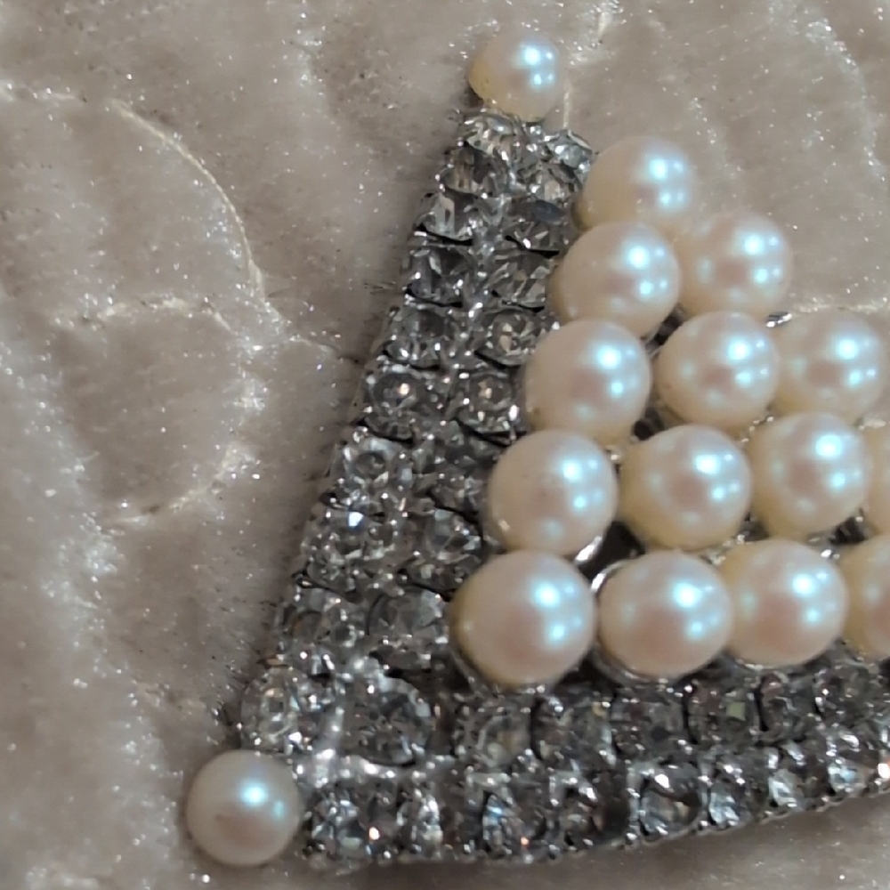 Vintage ART DECO SILVER TONE FAUX PEARL Crystal Rhinestones Triangle Shaped Pin - Picture 3 of 7